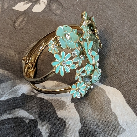 🌟3/$20🌟Costume Bracelet - Picture 1 of 9